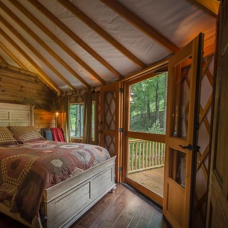 Villa Spring Ridge Luxury Yurt - Creekside Glamping With Private Hot Tub Topton Exterior foto