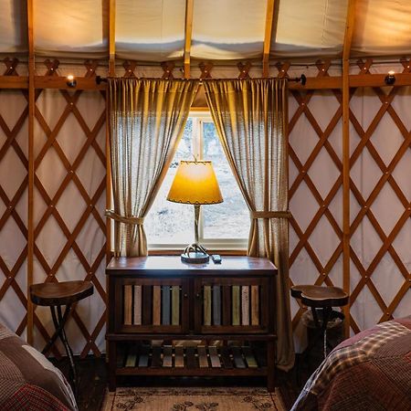 Villa Spring Ridge Luxury Yurt - Creekside Glamping With Private Hot Tub Topton Exterior foto