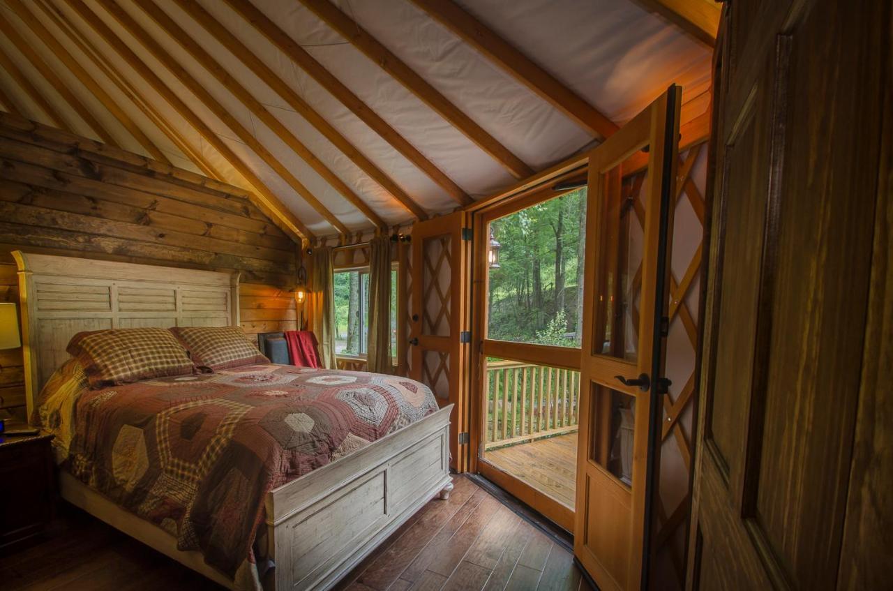 Villa Spring Ridge Luxury Yurt - Creekside Glamping With Private Hot Tub Topton Exterior foto