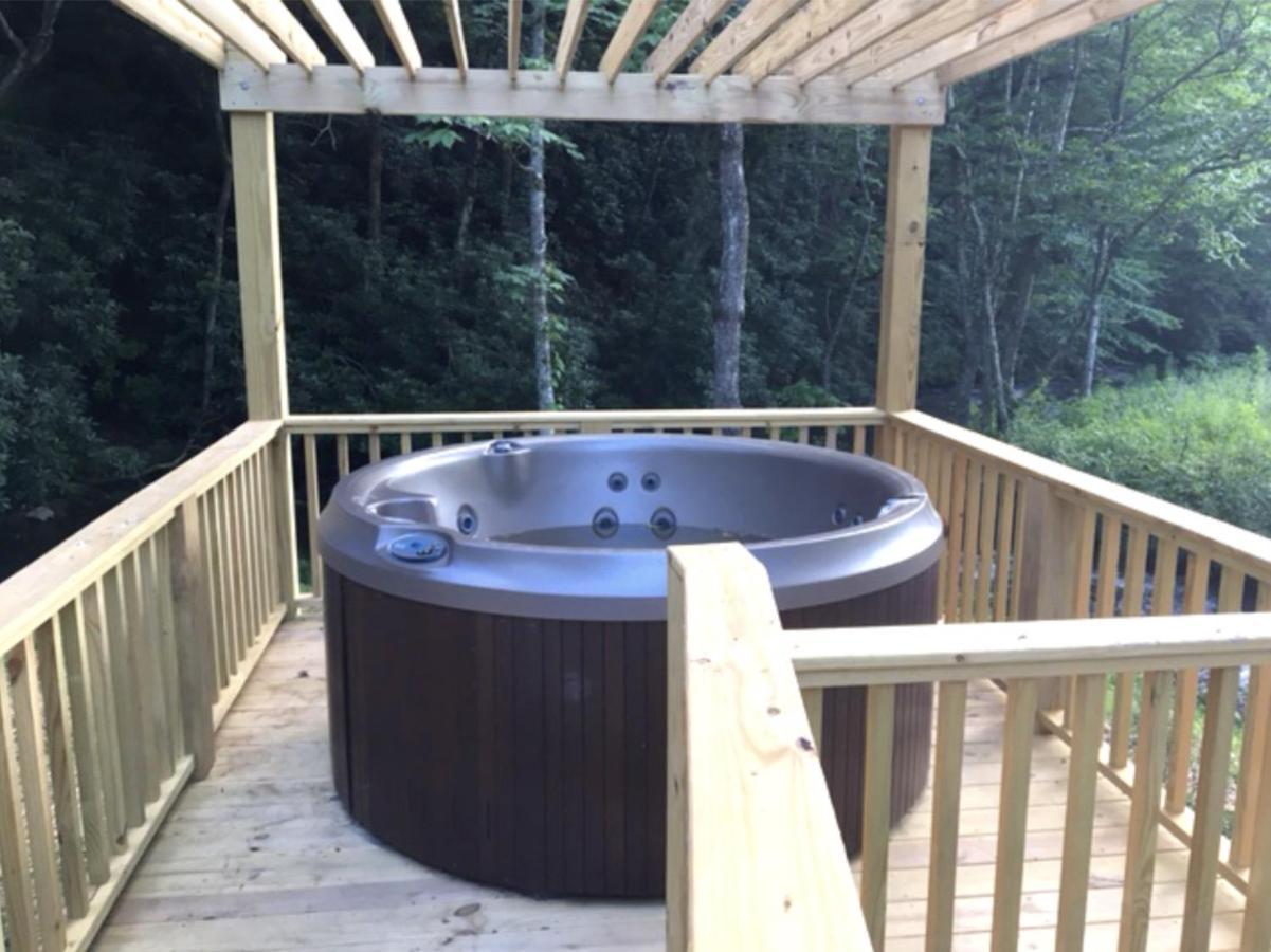 Villa Spring Ridge Luxury Yurt - Creekside Glamping With Private Hot Tub Topton Exterior foto