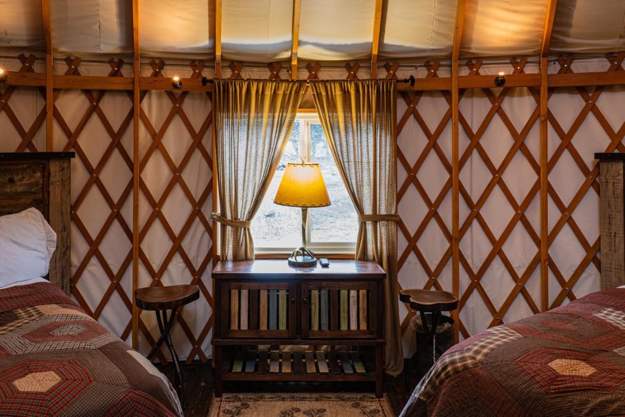 Villa Spring Ridge Luxury Yurt - Creekside Glamping With Private Hot Tub Topton Exterior foto